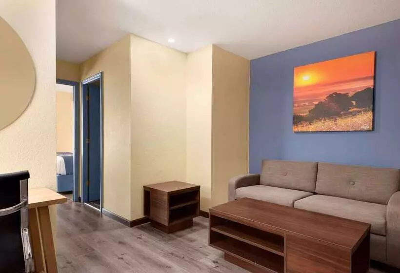 فندق Days Inn & Suites By Wyndham Merrillville