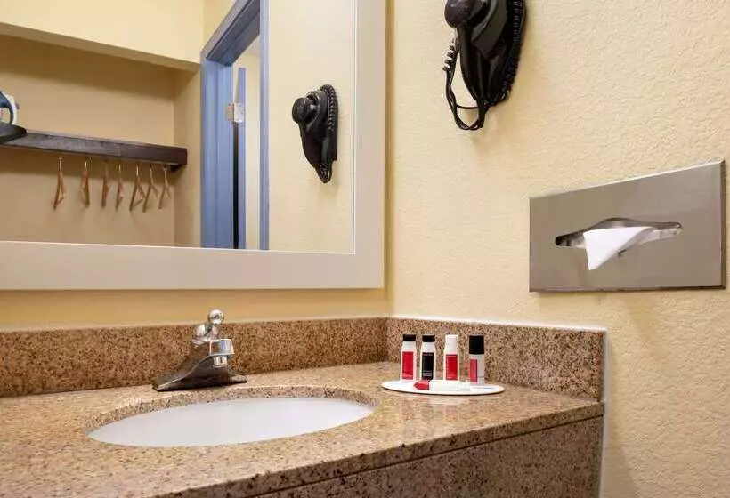 فندق Days Inn & Suites By Wyndham Merrillville