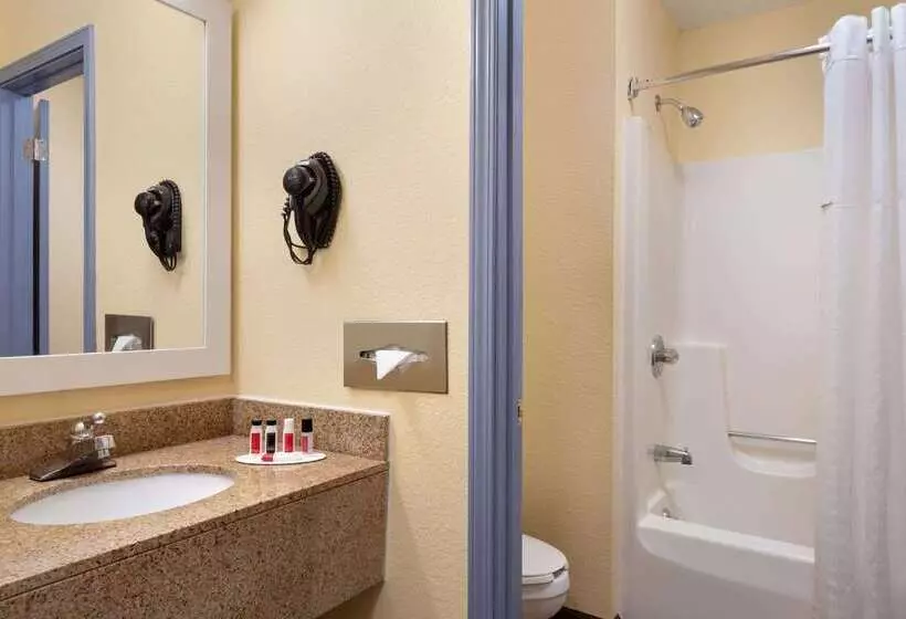 فندق Days Inn & Suites By Wyndham Merrillville