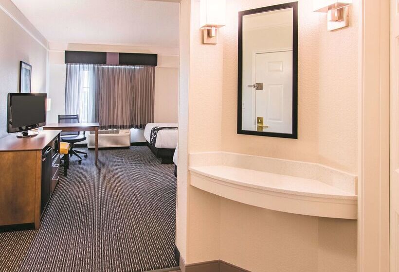 בית מלון כפרי La Quinta Inn & Suites By Wyndham Fort Worth City View