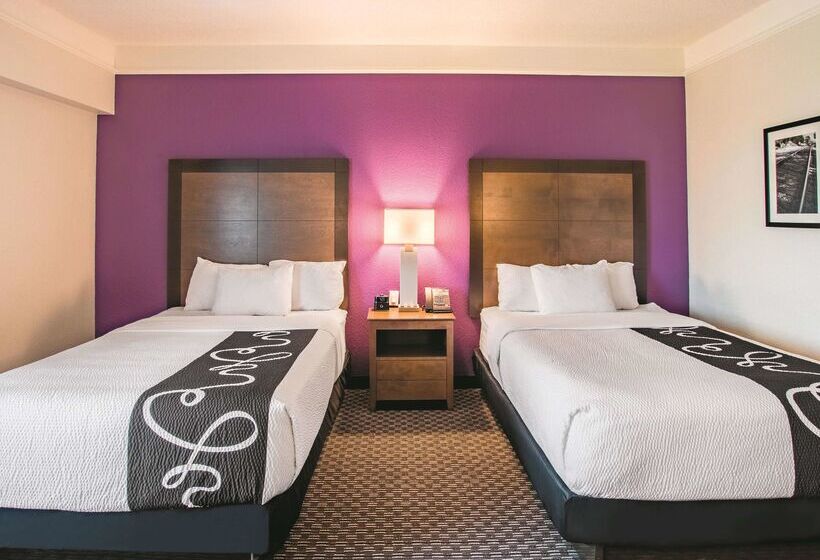 בית מלון כפרי La Quinta Inn & Suites By Wyndham Fort Worth City View