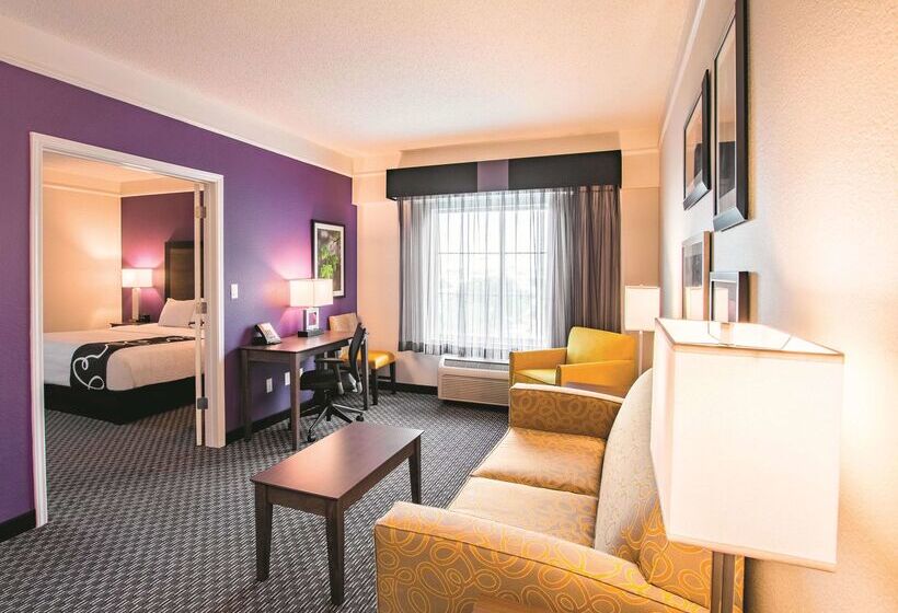 בית מלון כפרי La Quinta Inn & Suites By Wyndham Fort Worth City View