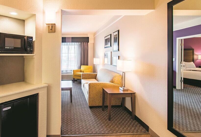 בית מלון כפרי La Quinta Inn & Suites By Wyndham Fort Worth City View