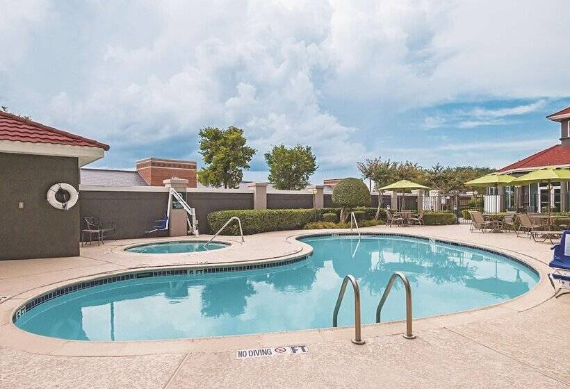 בית מלון כפרי La Quinta Inn & Suites By Wyndham Fort Worth City View