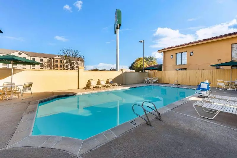 Отель La Quinta Inn By Wyndham Bossier City