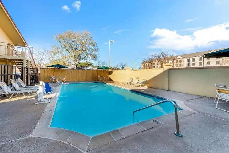 Отель La Quinta Inn By Wyndham Bossier City