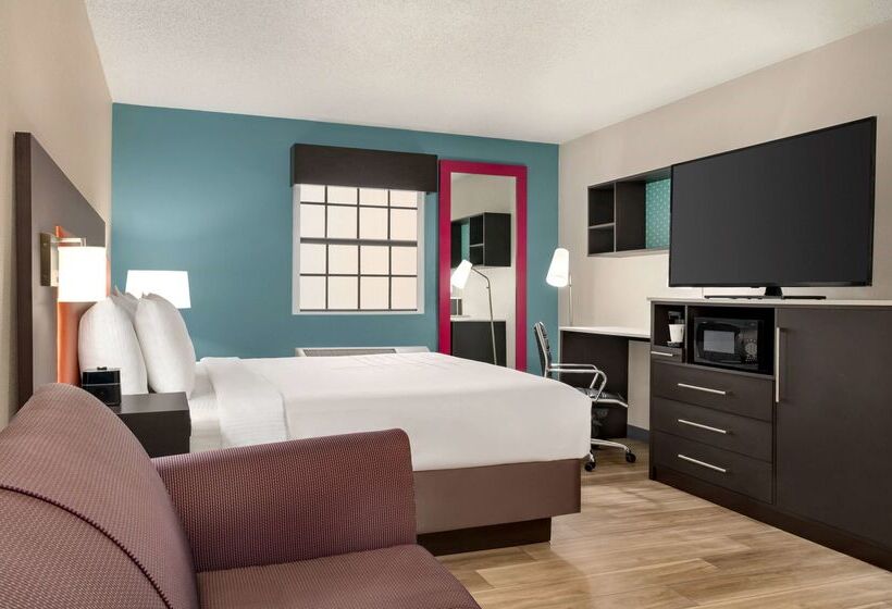 Отель La Quinta Inn By Wyndham Columbus Airport Area