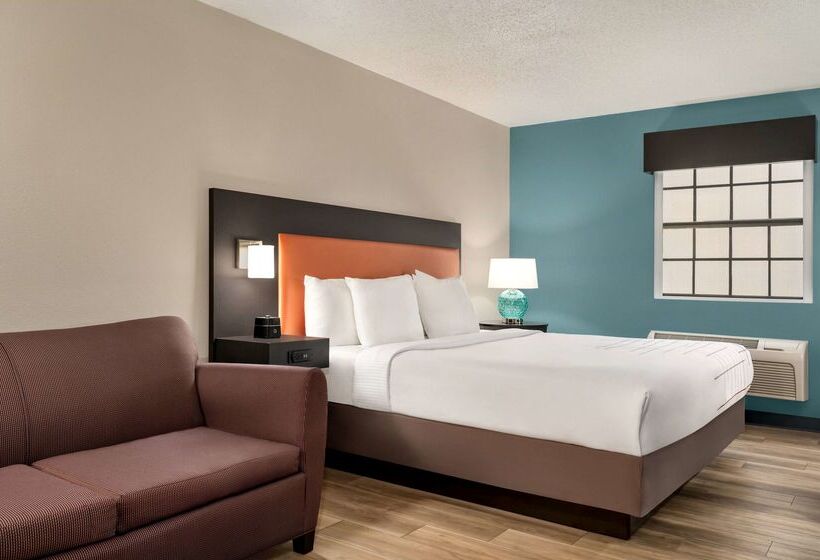 Отель La Quinta Inn By Wyndham Columbus Airport Area