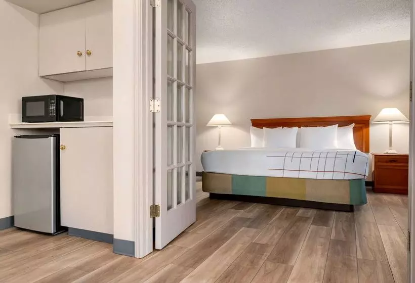 בית מלון כפרי La Quinta Inn By Wyndham Columbus Airport Area