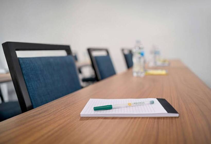 Отель La Quinta Inn By Wyndham Columbus Airport Area