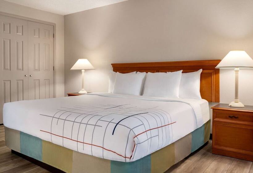 Отель La Quinta Inn By Wyndham Columbus Airport Area