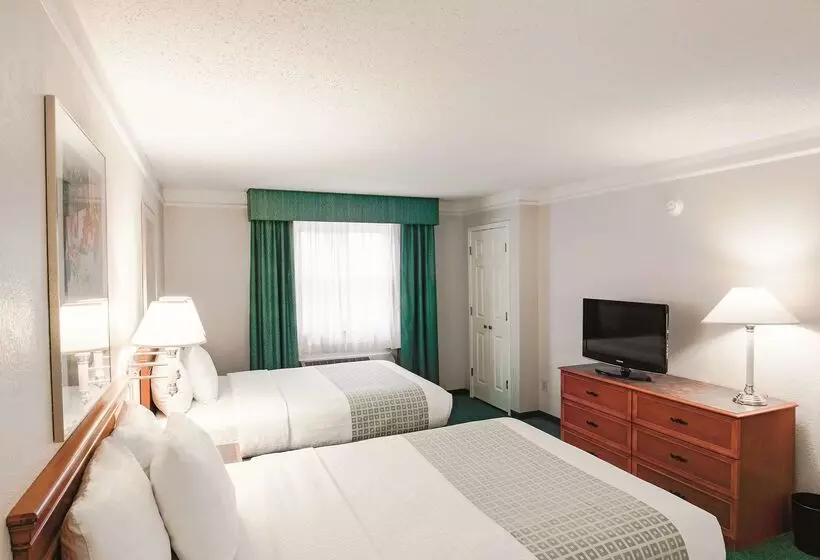 Отель La Quinta Inn By Wyndham Indianapolis Airport Lynhurst