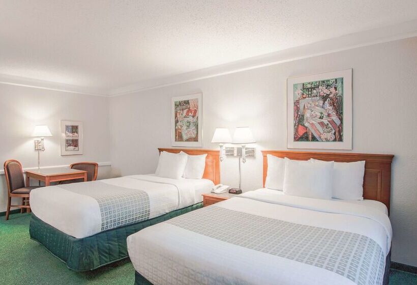 בית מלון כפרי La Quinta Inn By Wyndham Indianapolis Airport Lynhurst