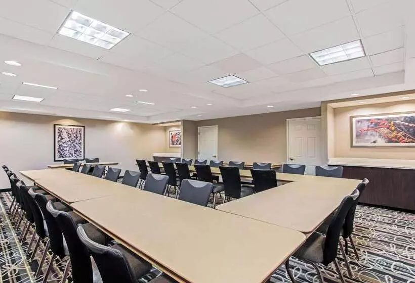 ホテル La Quinta By Wyndham Birmingham Homewood