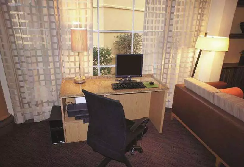 هتل La Quinta By Wyndham Raleigh/durham Southpoint