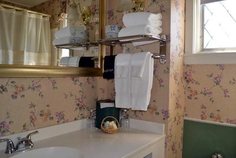 Otel Lamies Inn & The Old Salt Tavern