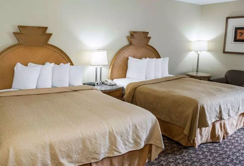 هتل Quality Inn & Suites Greenfield I70