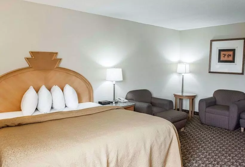 هتل Quality Inn & Suites Greenfield I70