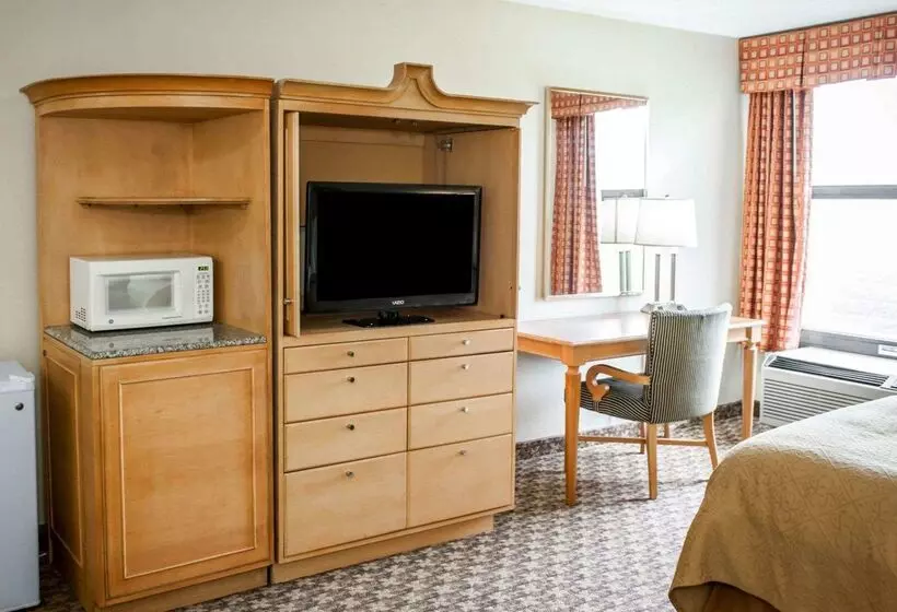 هتل Quality Inn & Suites Greenfield I70