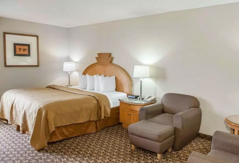 هتل Quality Inn & Suites Greenfield I70