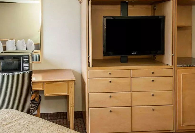 هتل Quality Inn & Suites Greenfield I70