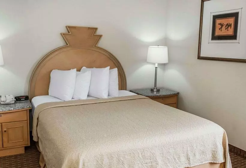 هتل Quality Inn & Suites Greenfield I70