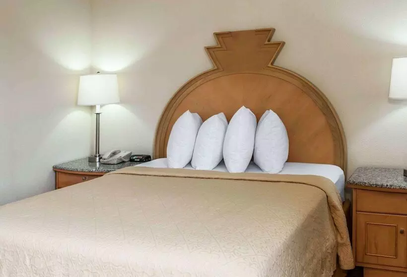 هتل Quality Inn & Suites Greenfield I70