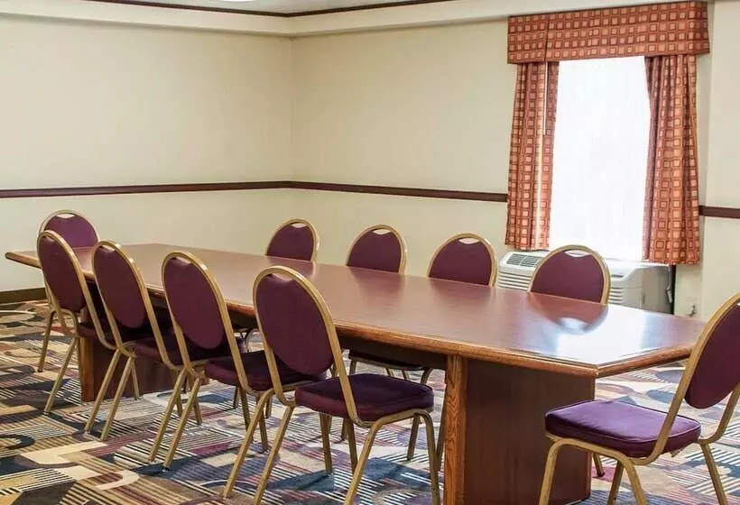 هتل Quality Inn & Suites Greenfield I70