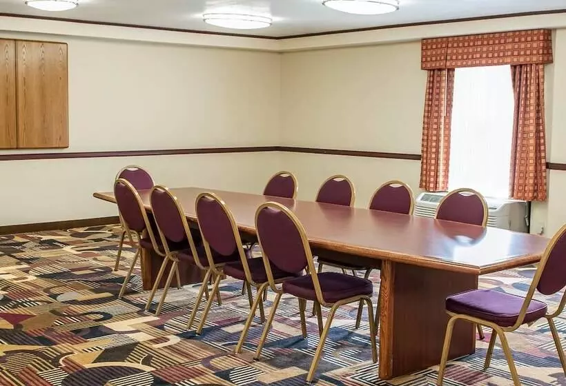 هتل Quality Inn & Suites Greenfield I70