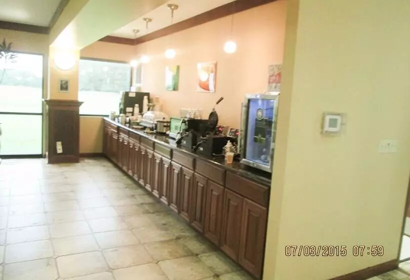 هتل Quality Inn & Suites Greenfield I70