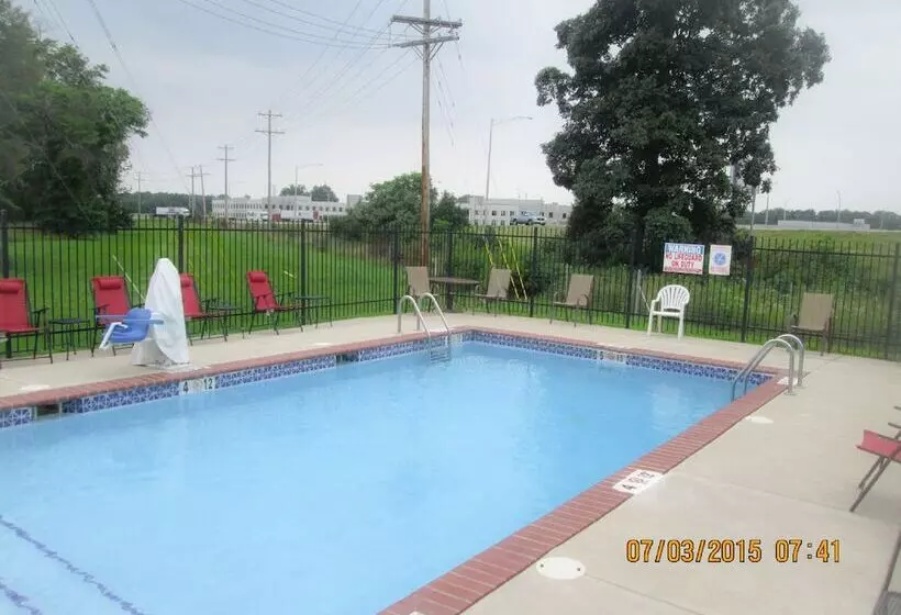هتل Quality Inn & Suites Greenfield I70