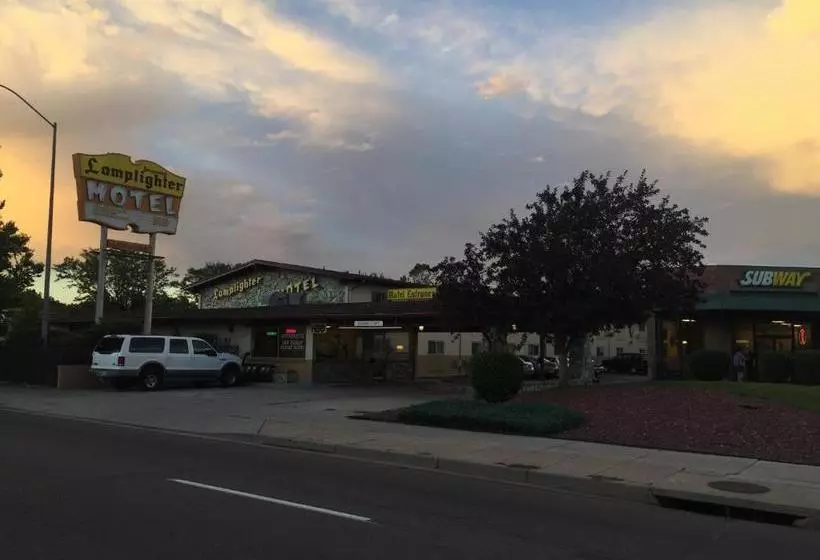 Lamplighter Motel