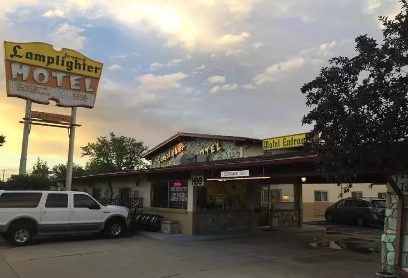 Lamplighter Motel