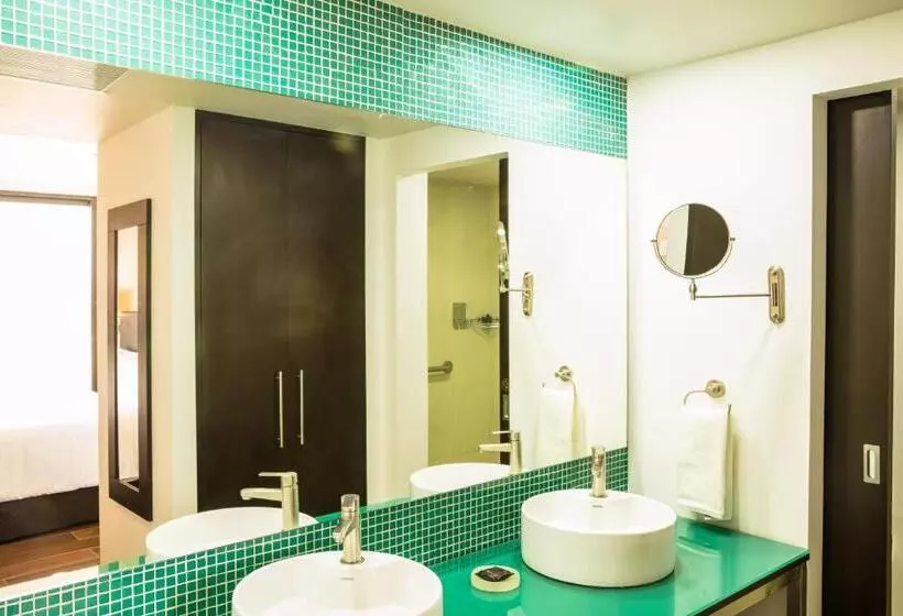 ホテル Fiesta Inn Guadalajara Aeropuerto