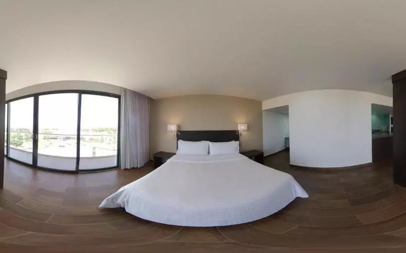 ホテル Fiesta Inn Guadalajara Aeropuerto