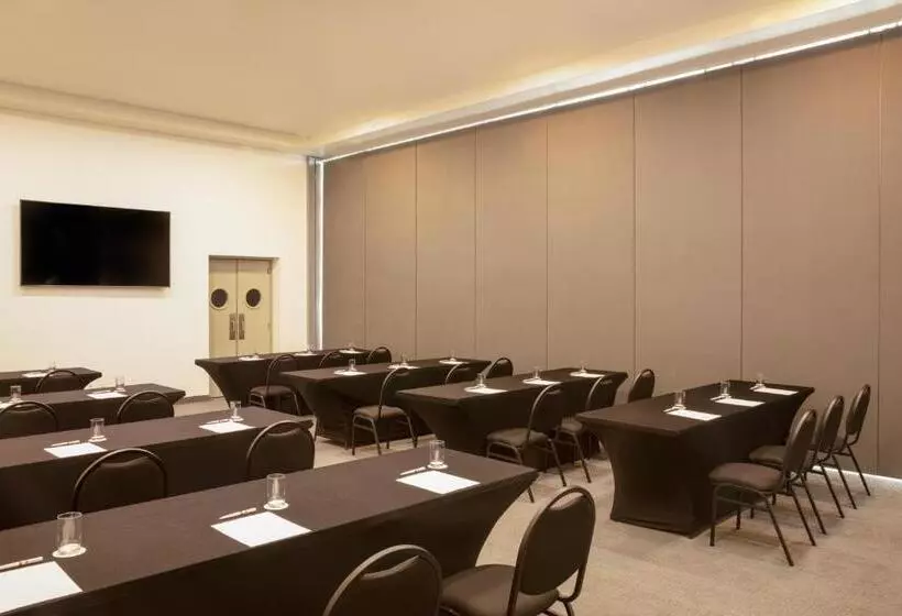 ホテル Fiesta Inn Guadalajara Aeropuerto