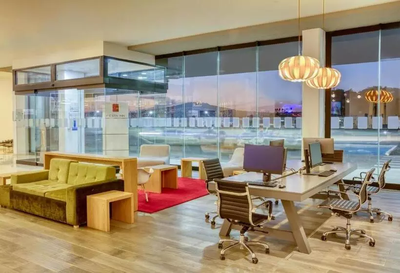 ホテル Fiesta Inn Guadalajara Aeropuerto