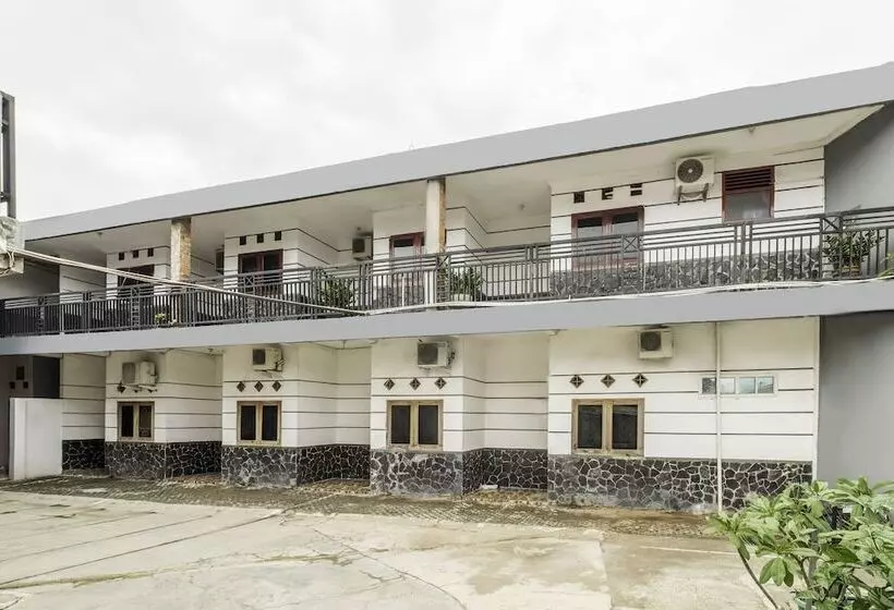 ホテル Oyo 2227 Raka Residence Syariah