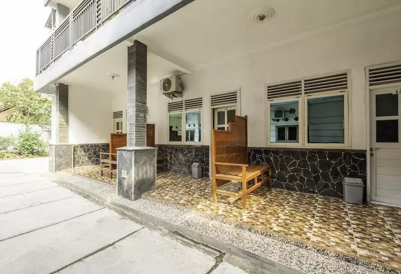 ホテル Oyo 2227 Raka Residence Syariah