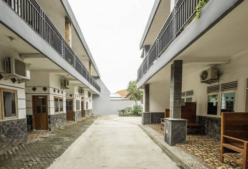 בית מלון כפרי Oyo 2227 Raka Residence Syariah