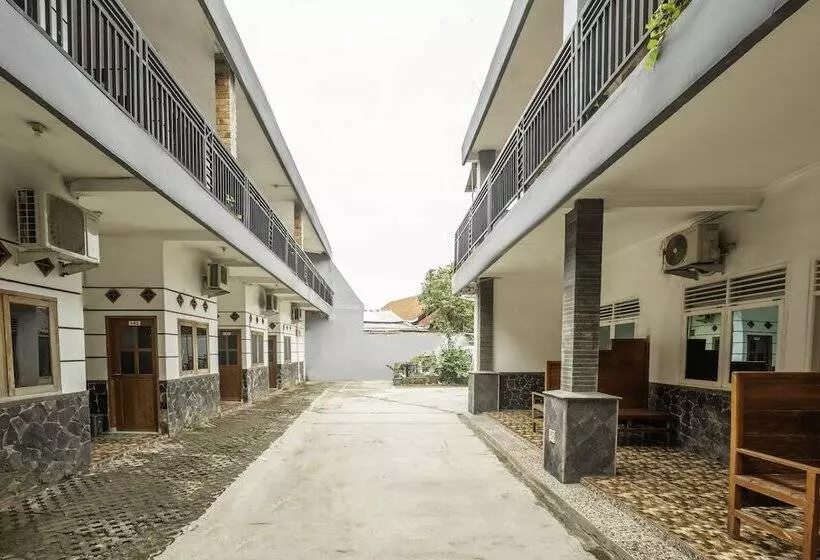 ホテル Oyo 2227 Raka Residence Syariah