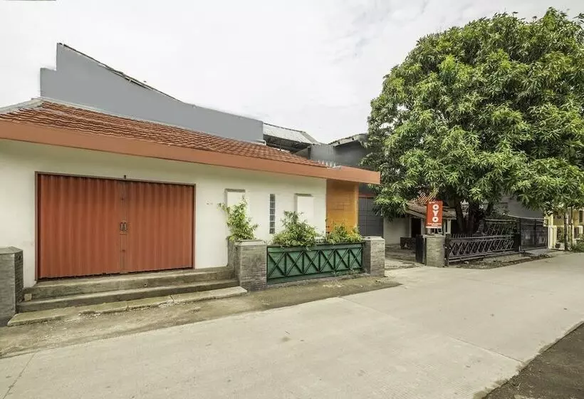ホテル Oyo 2227 Raka Residence Syariah
