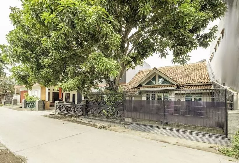 ホテル Oyo 2227 Raka Residence Syariah