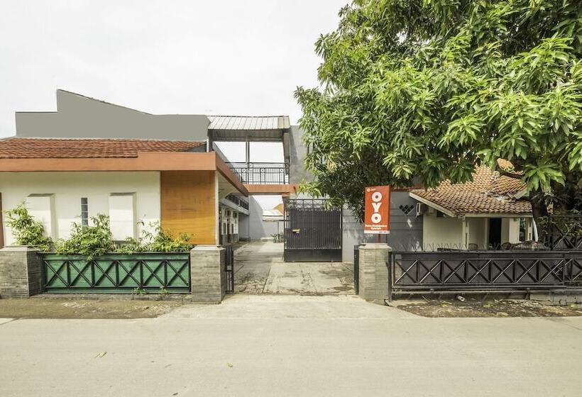 בית מלון כפרי Oyo 2227 Raka Residence Syariah