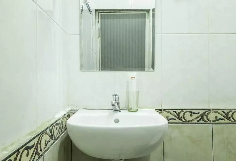 ホテル Oyo 2227 Raka Residence Syariah