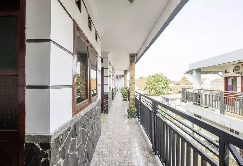 ホテル Oyo 2227 Raka Residence Syariah