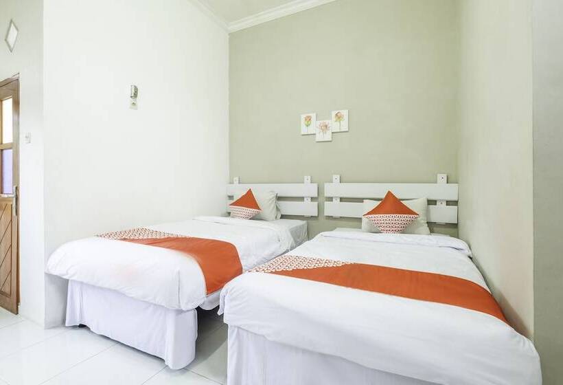 בית מלון כפרי Oyo 2227 Raka Residence Syariah