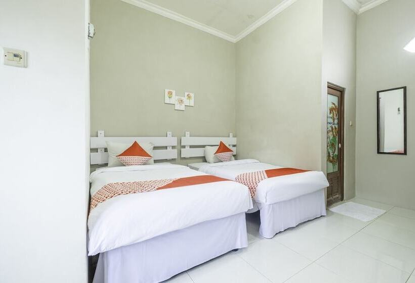 בית מלון כפרי Oyo 2227 Raka Residence Syariah