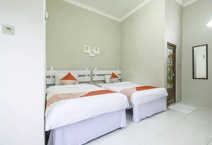 ホテル Oyo 2227 Raka Residence Syariah
