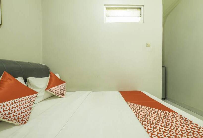 בית מלון כפרי Oyo 2227 Raka Residence Syariah